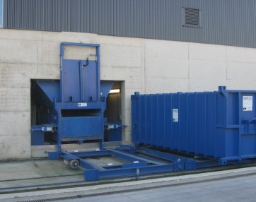  stacionarna, batna stiskalnica z zabojnikom za vse vrste stisljivih odpadkov, zabojniki od 16 - 30 m3, prevoz s kotalnim prekucnikom